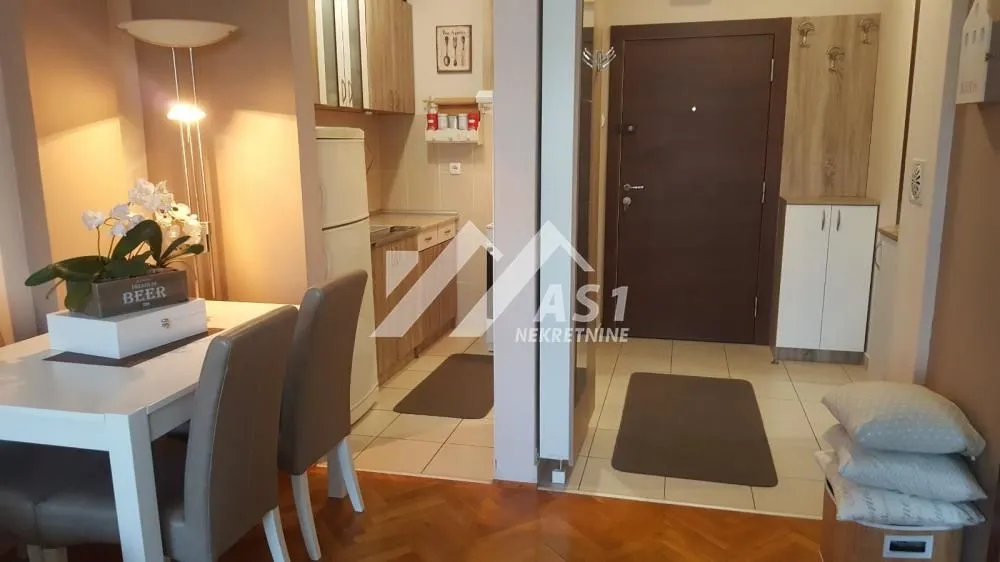 Izdavanje, jednosoban stan, 40m², Grbavica, Novi Sad Sve Podlokacije
