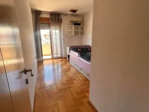 Izdavanje, dvosoban stan, 76m², Blok 5, Podgorica - image 8