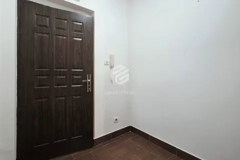 Rent, one bedroom apartment, 40m², Krivi Most, Podgorica - image 11
