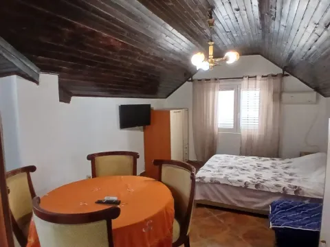 Izdavanje, garsonjera, 30m², Radanovići, Kotor - image 3