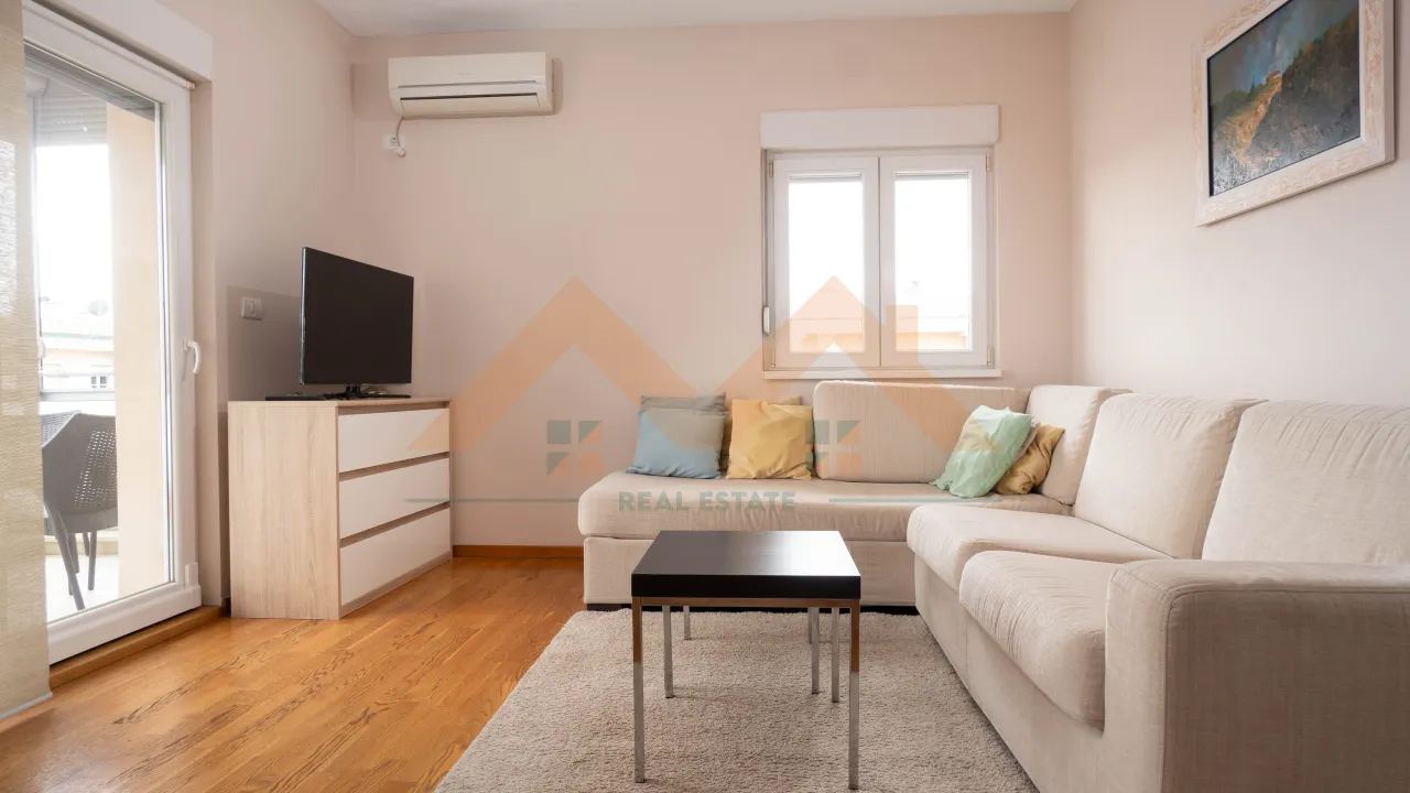 Izdavanje, jednosoban stan, 50m², City Kvart, Podgorica