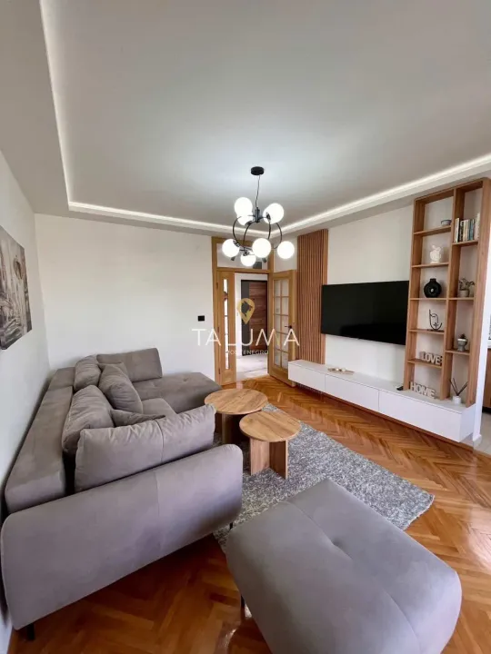 Izdavanje, dvosoban stan, 65m², Pobrežje, Podgorica