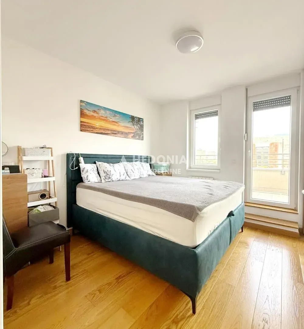 Prodaja, četvorosoban stan, 98m², Zemun Sve Podlokacije, Beograd