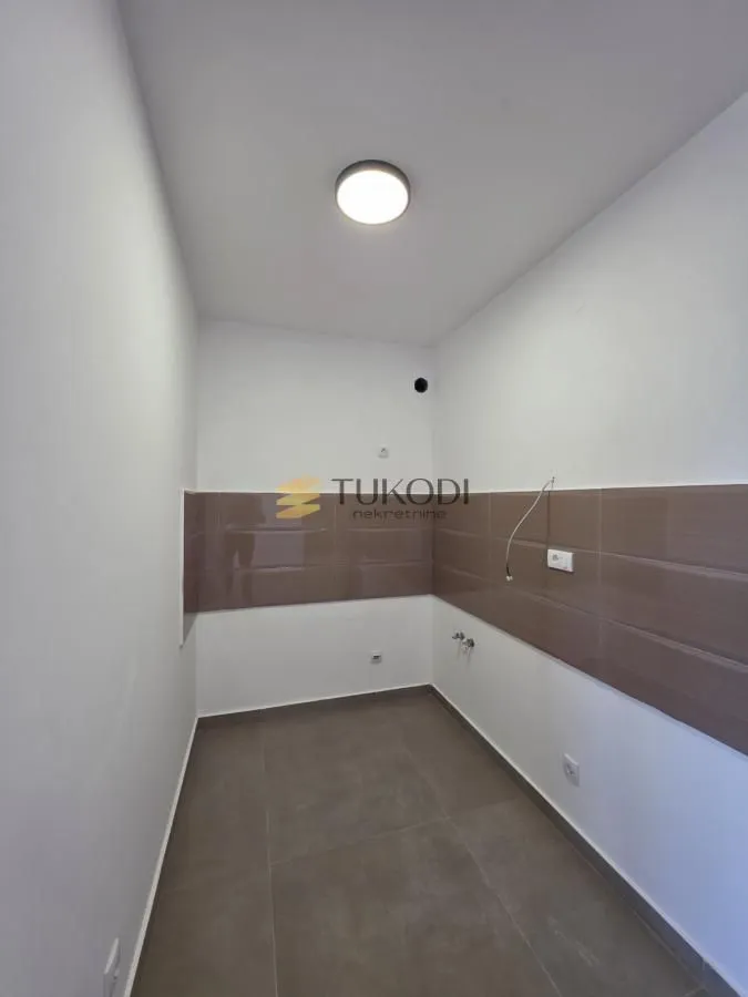 Prodaja, trosoban stan, 80m², Mišeluk, Petrovaradin