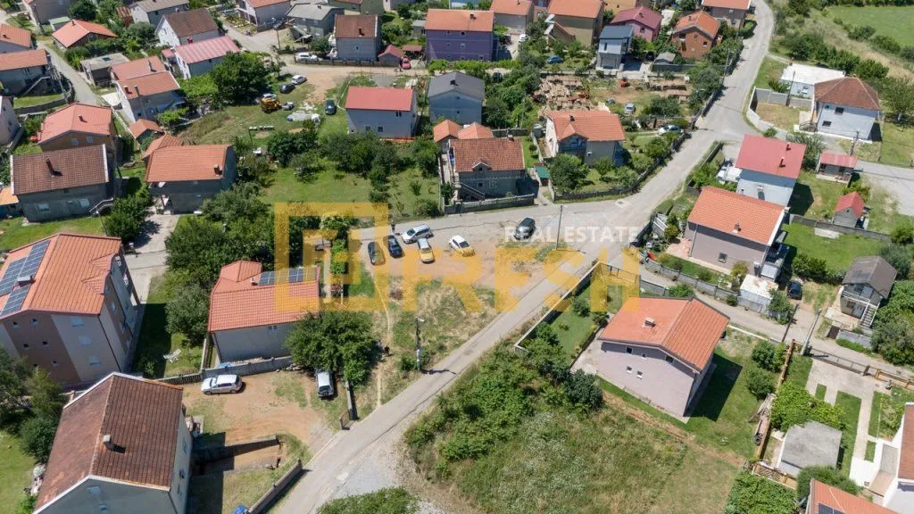 Prodaja, plac, 700m², Zlatica, Podgorica