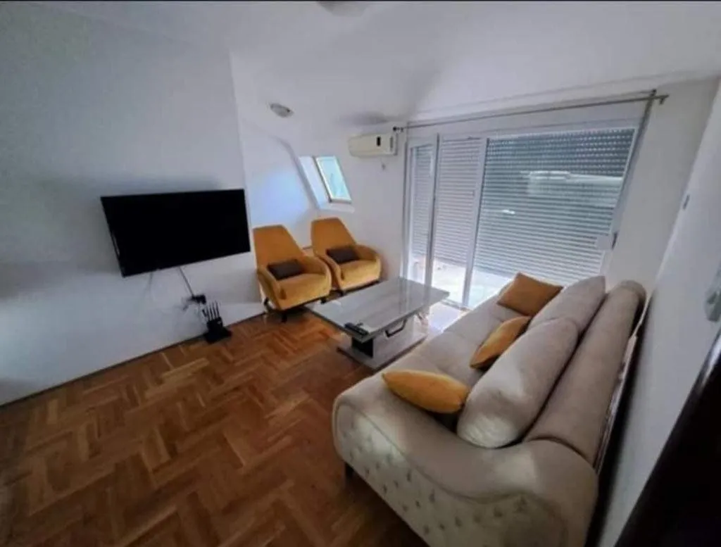 Izdavanje, jednosoban stan, 45m², Podgorica, Crna Gora