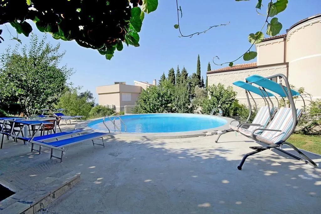 Rent, house, 170m², Reževići, Budva