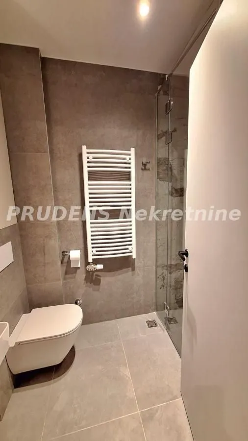 Izdavanje, dvosoban stan, 62m², Vračar Sve Podlokacije, Beograd