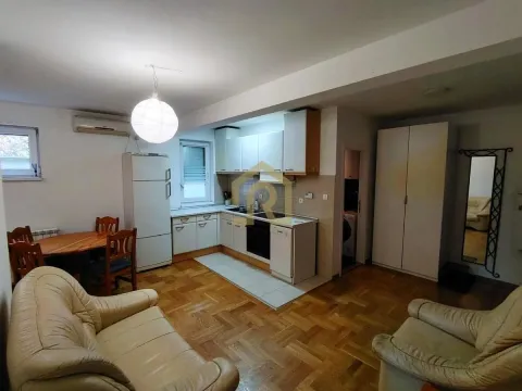 Prodaja, jednosoban stan, 43m², Zemun Sve Podlokacije, Beograd