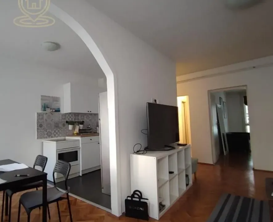 Izdavanje, trosoban stan, 88m², Stari Grad, Beograd