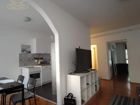 Izdavanje, trosoban stan, 88m², Stari Grad, Beograd