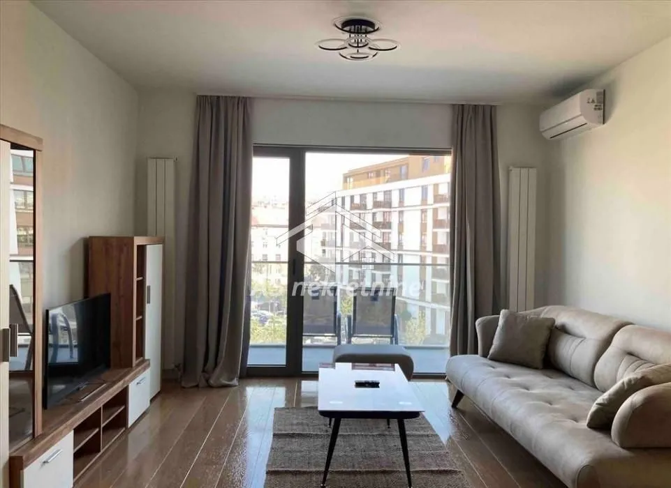 Izdavanje, trosoban stan, 75m², Savski Venac, Beograd