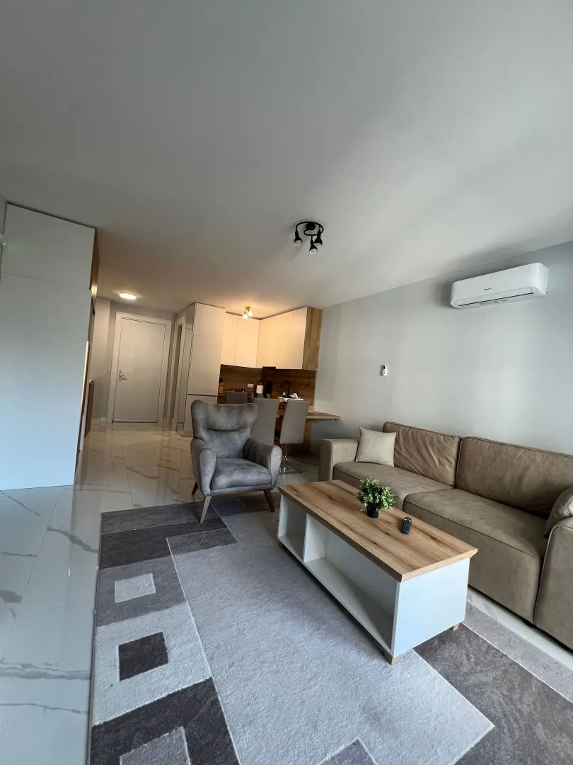 Izdavanje, dvosoban stan, 74m², Bjeliši, Bar