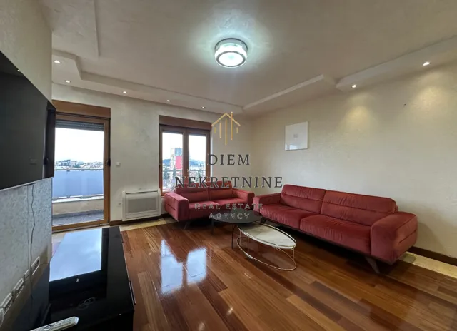 Rent, four bedroom apartment, 130m², Centar, Podgorica