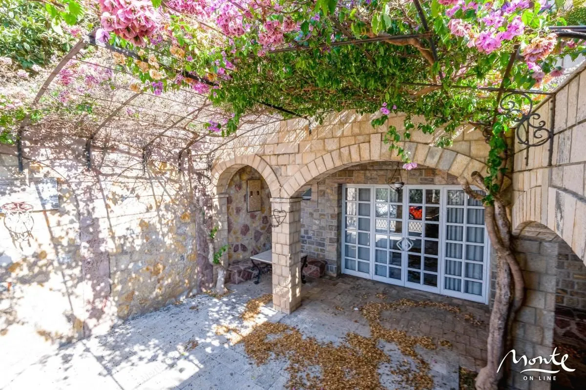 Sale, house, 375m², Sveti Stefan, Budva