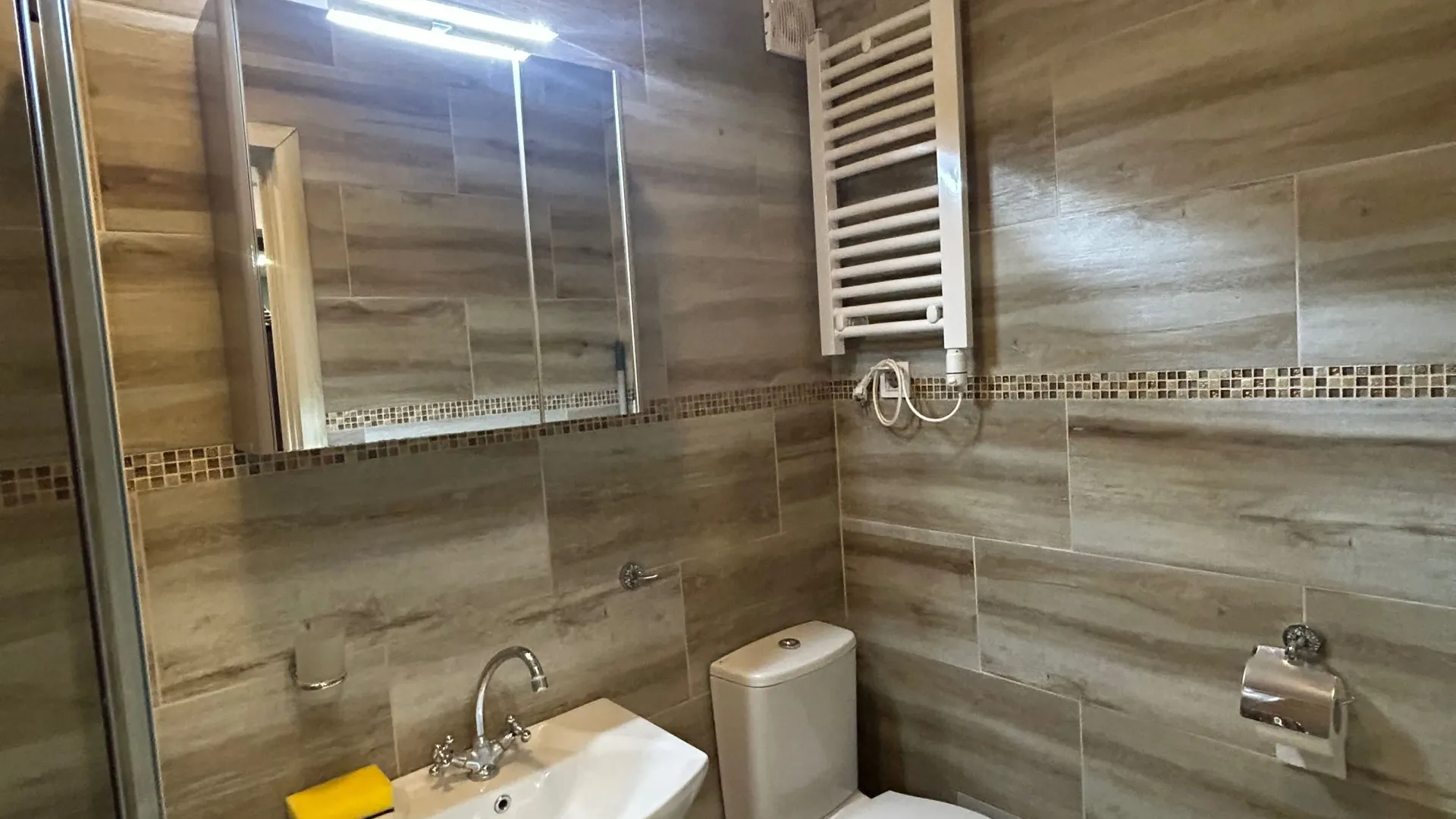 Izdavanje, jednosoban stan, 40m², Blok 5, Podgorica