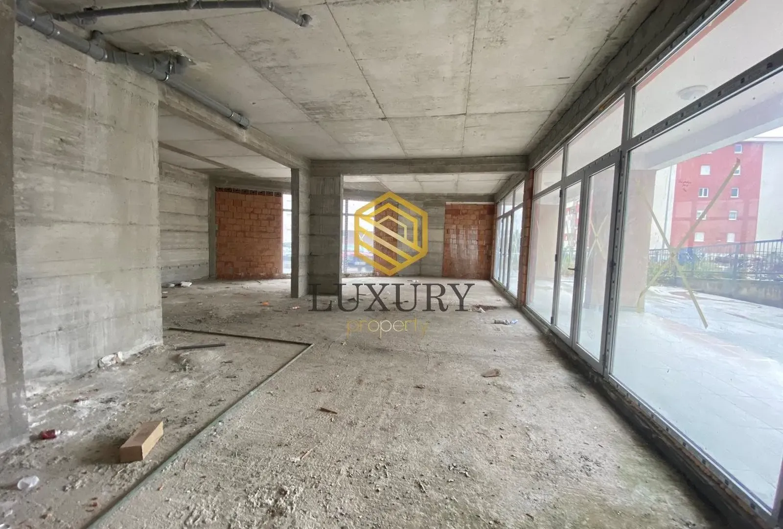 Izdavanje, poslovni prostor, 90m², Ljubović, Podgorica
