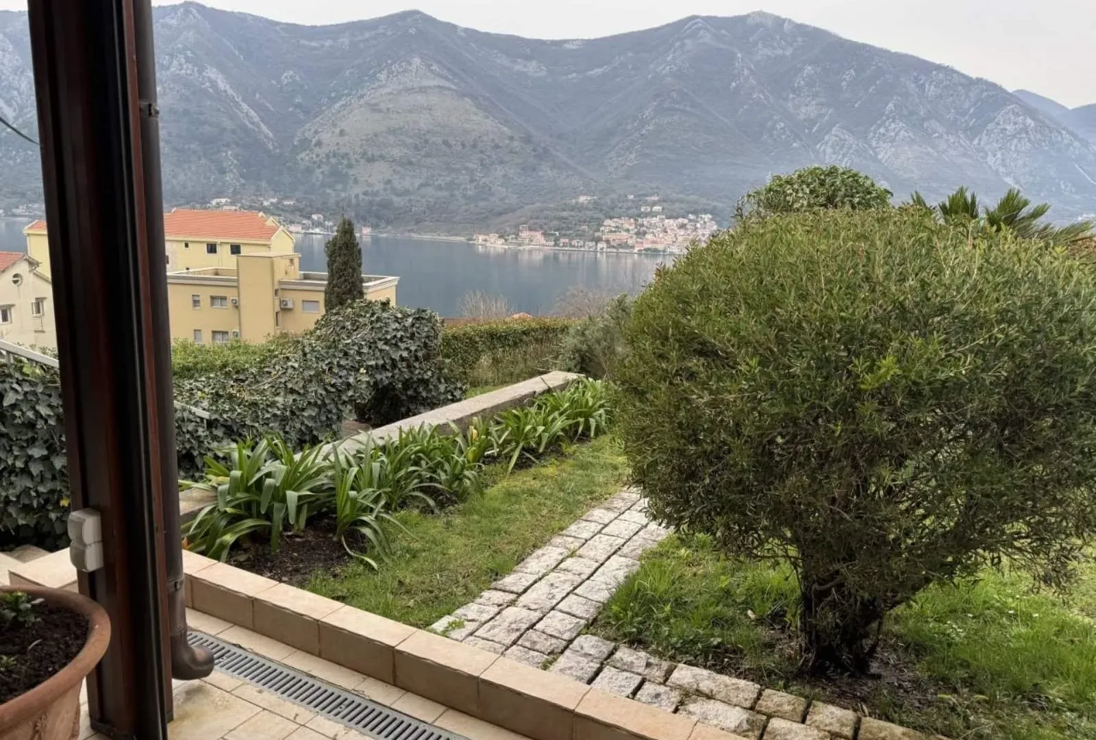 Sale, two bedroom apartment, 74m², Dobrota, Kotor