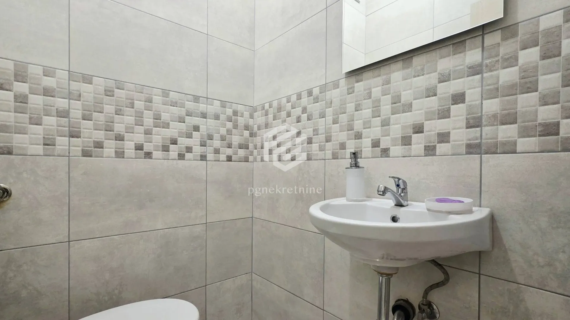 Prodaja, dvosoban stan, 76m², Stari Aerodrom, Podgorica