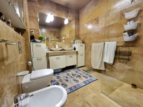 Izdavanje, dvosoban stan, 85m², Budva, Crna Gora - image 15