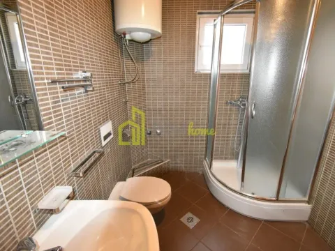 Izdavanje, poslovni prostor, 200m², Tološi, Podgorica - image 9