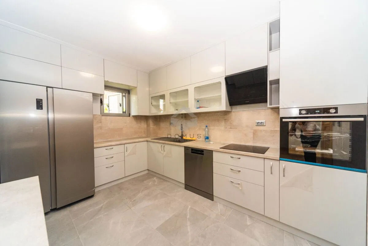 Rent, house, 320m², Zlatica, Podgorica