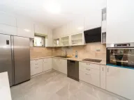 Izdavanje, kuća, 320m², Zlatica, Podgorica - image 9