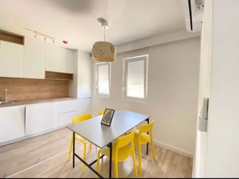 Izdavanje, dvosoban stan, 67m², Centar, Podgorica - image 1