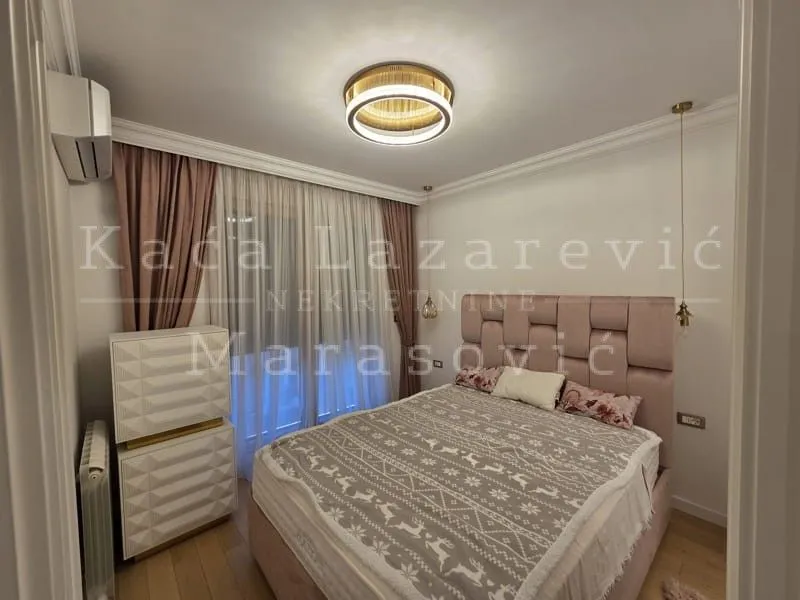 Rent, two bedroom apartment, 53m², Kalenić Pijaca, Vračar Sve Podlokacije