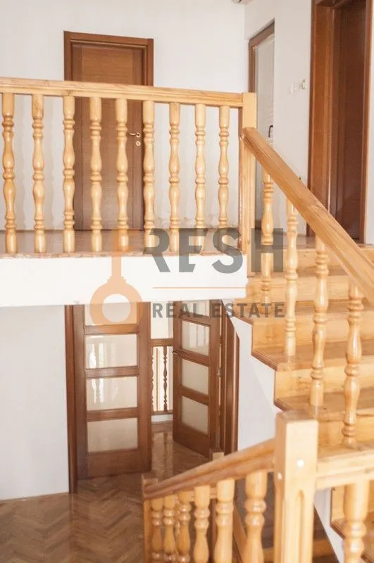 Prodaja, kuća, 397m², Ostalo, Podgorica