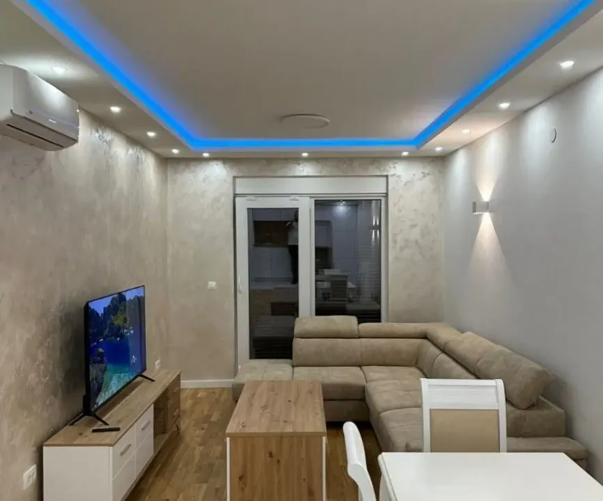 Izdavanje, jednosoban stan, 45m², Centar, Bar