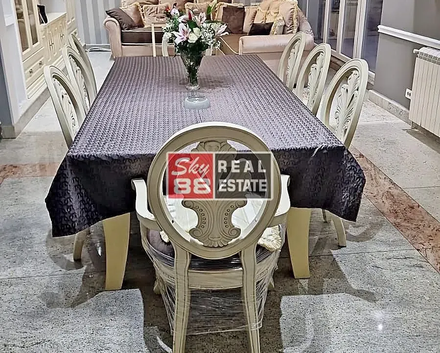 Izdavanje, četvorosoban stan, 200m², Vračar Hram, Vračar Sve Podlokacije