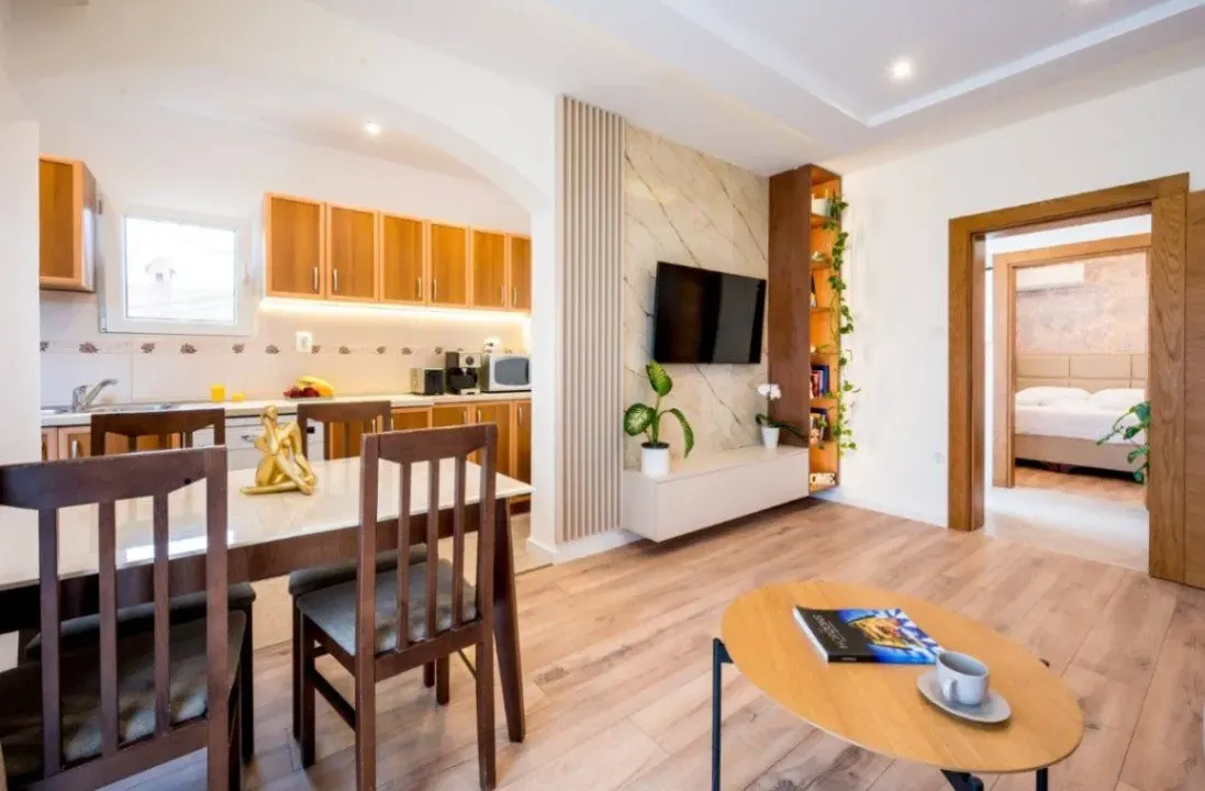 Rent, two bedroom apartment, 72m², Pod Kuk, Tivat