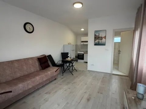 Izdavanje, garsonjera, 36m², Radanovići, Kotor - image 3