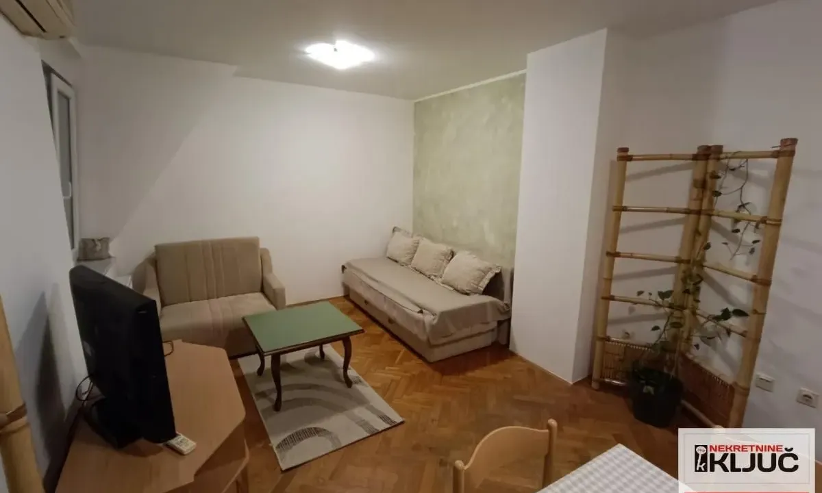 Izdavanje, garsonjera, 28m², Sajmište, Novi Sad