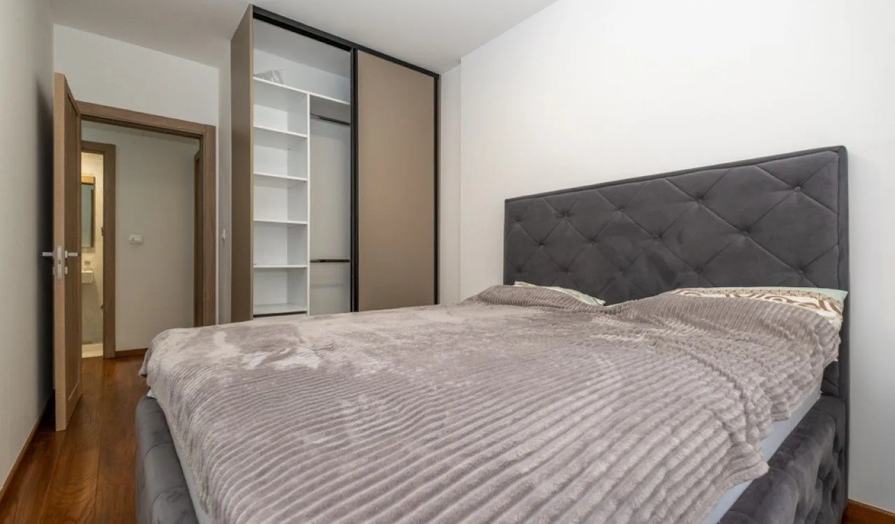 Izdavanje, dvosoban stan, 74m², Podgorica, Crna Gora