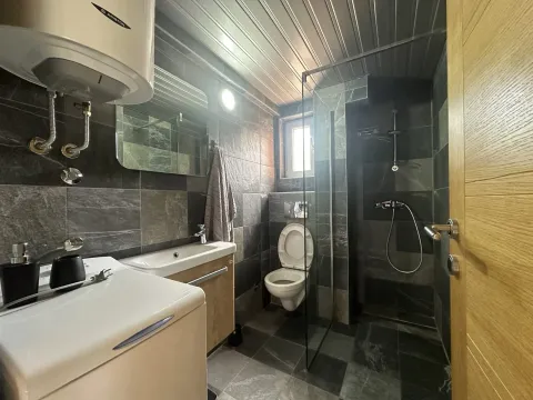 Rent, one bedroom apartment, 45m², Tivat, Crna Gora - image 9