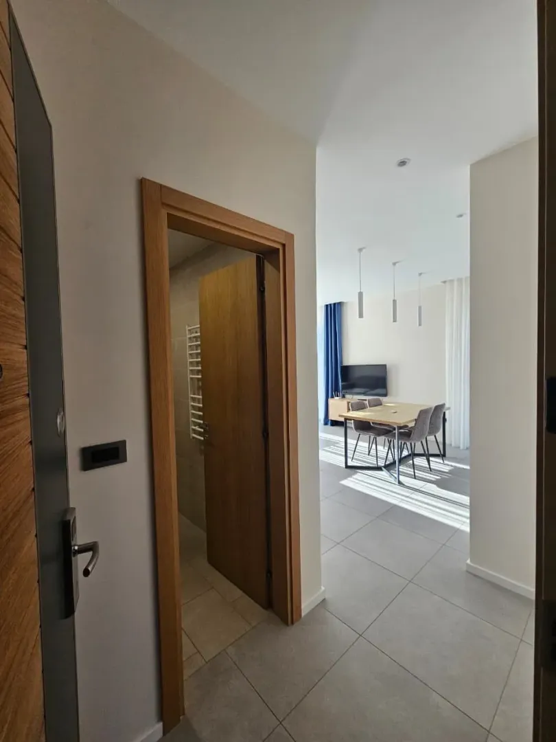 Izdavanje, jednosoban stan, 44m², Tivat, Crna Gora