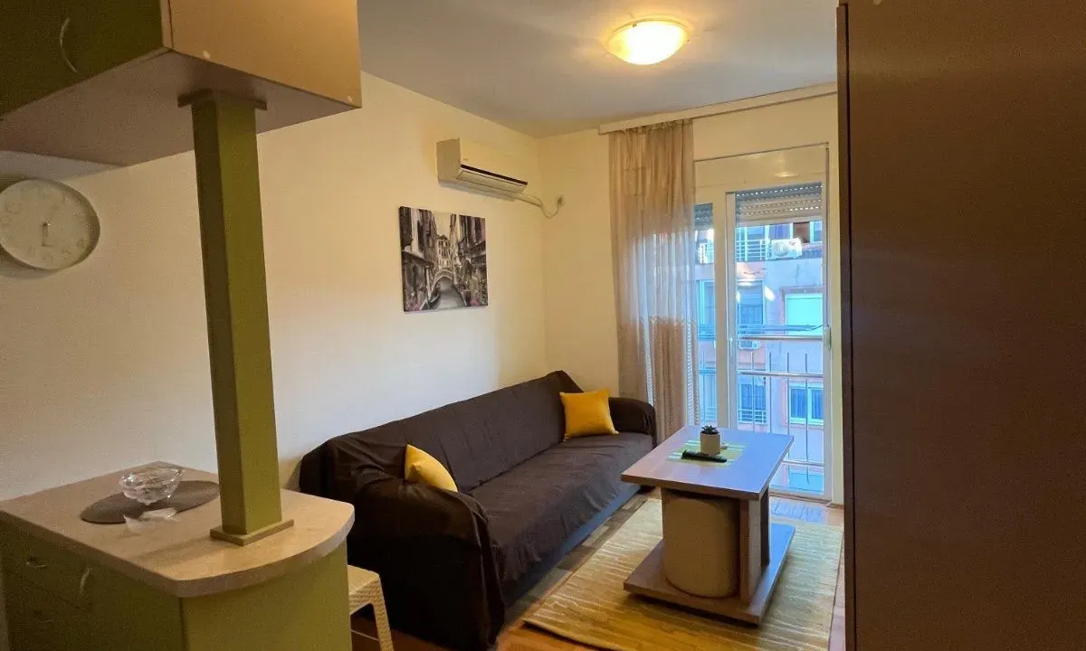 Prodaja, garsonjera, 19m², Krivi Most, Podgorica