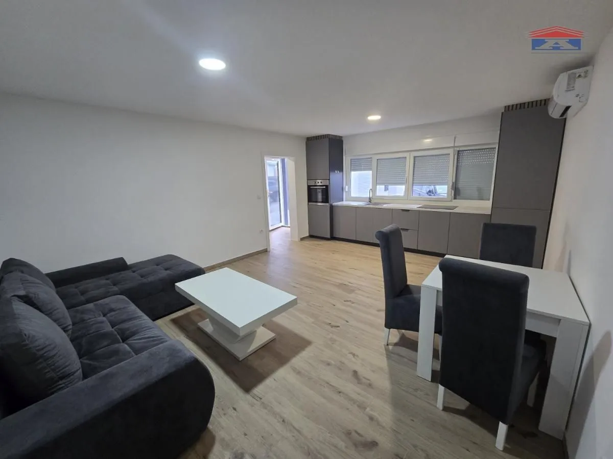 Izdavanje, dvosoban stan, 50m², Sajlovo, Novi Sad Sve Podlokacije