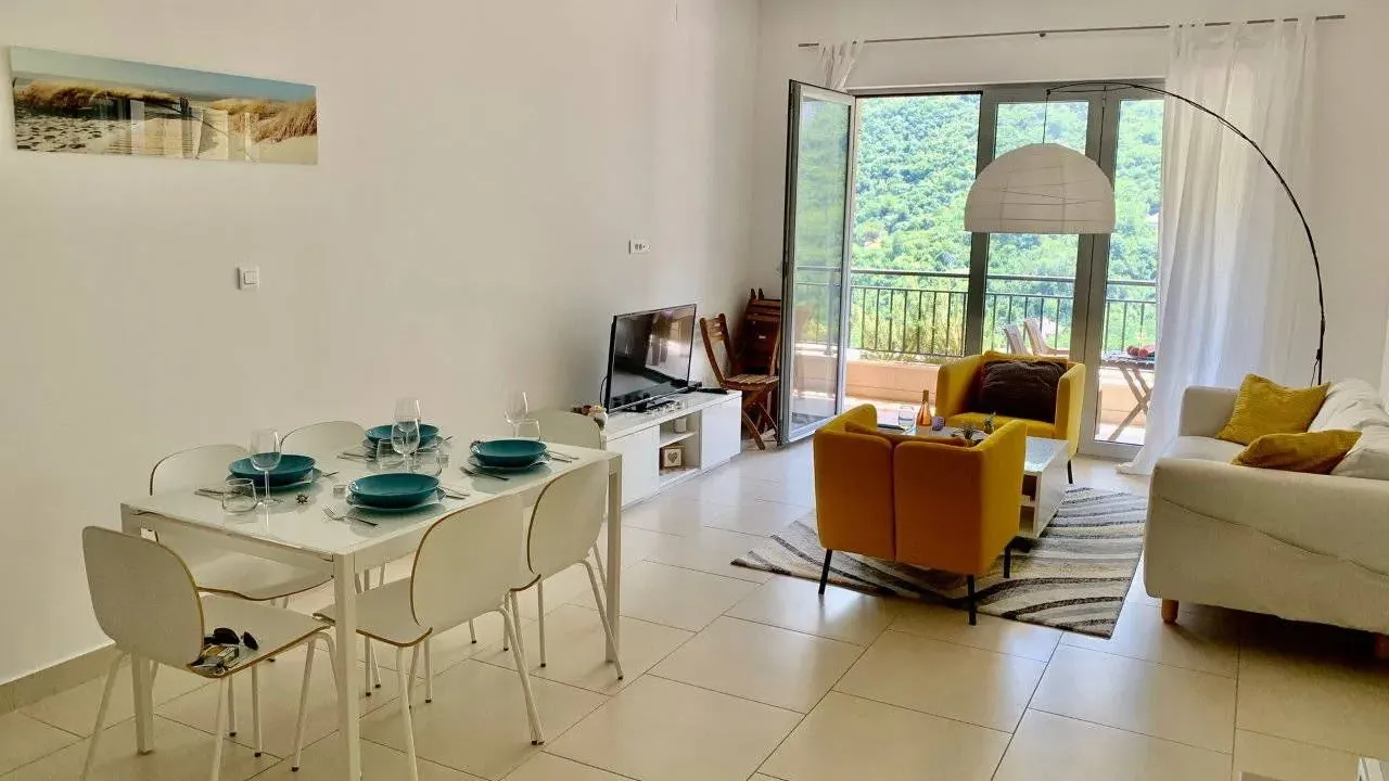 Prodaja, dvosoban stan, 75m², Kotor, Crna Gora