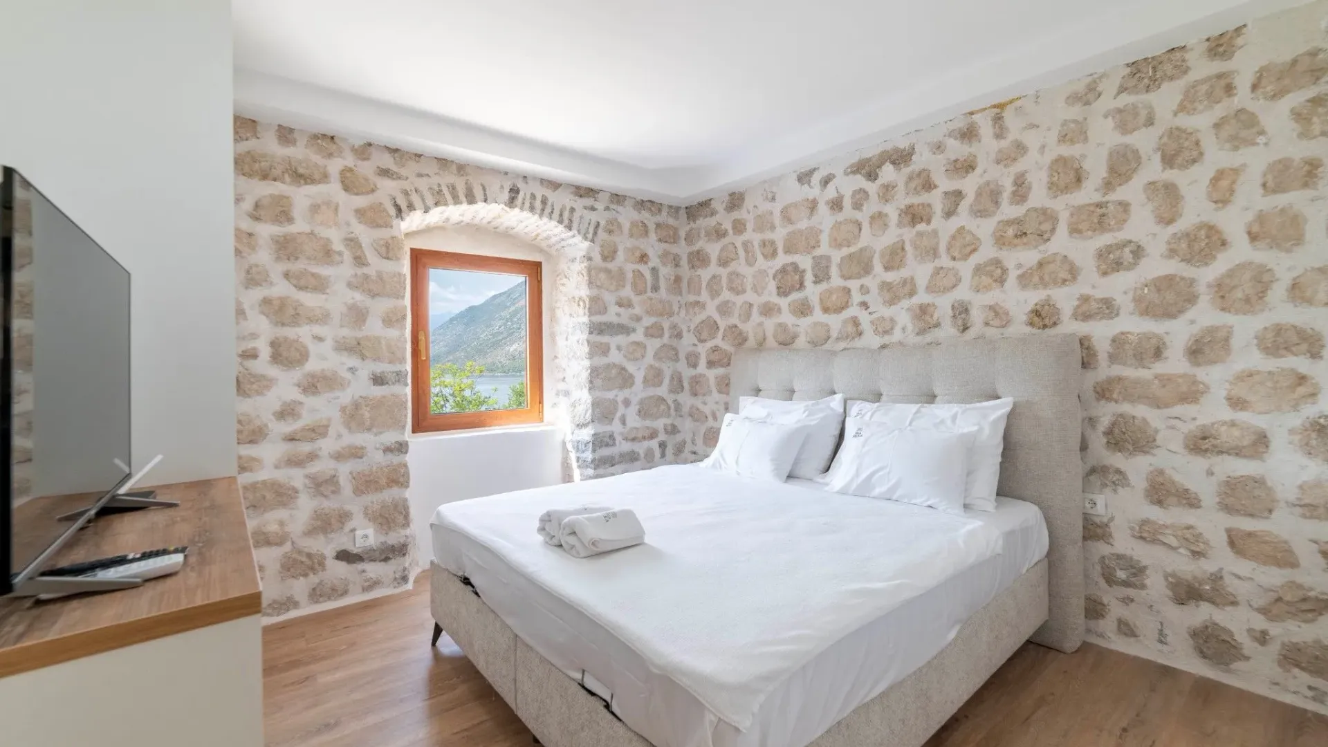 Rent, house, 150m², Orahovac, Kotor