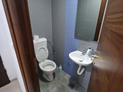 Izdavanje, dvosoban stan, 66m², Tuški Put, Podgorica - image 3