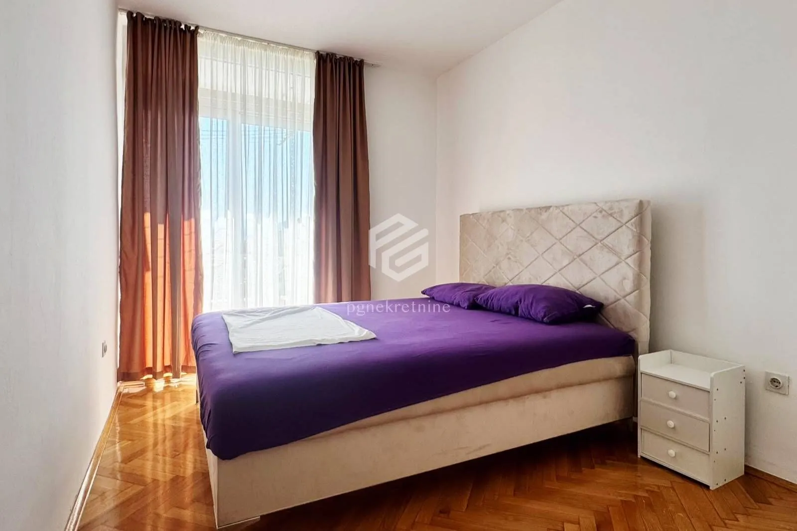 Izdavanje, dvosoban stan, 75m², Pobrežje, Podgorica