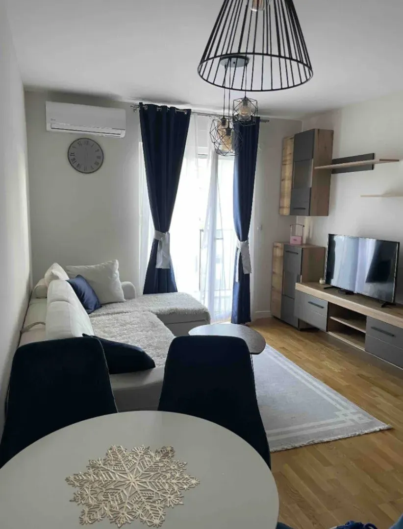 Izdavanje, jednosoban stan, 40m², Pobrežje, Podgorica