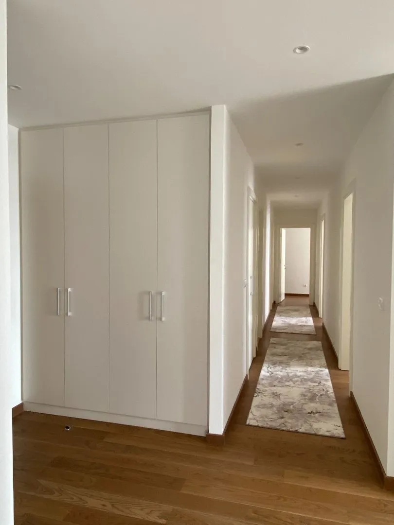Izdavanje, trosoban stan, 121m², Savski Venac, Beograd