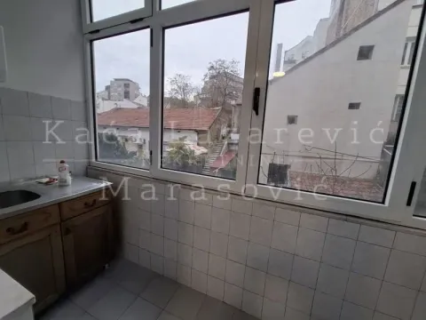 Izdavanje, trosoban stan, 86m², Savski Venac, Beograd - image 11