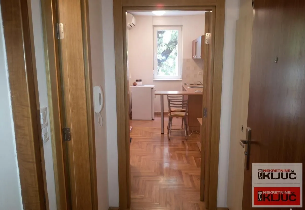 Izdavanje, garsonjera, 26m², Bulevar Oslobodjenja, Novi Sad Sve Podlokacije