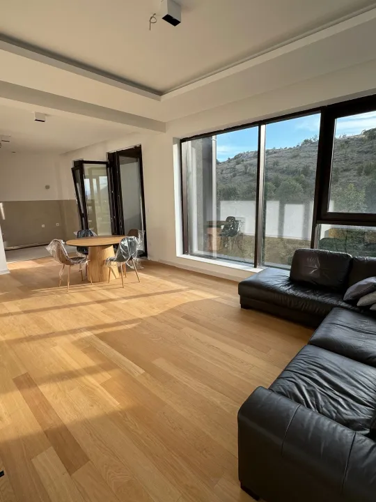 Izdavanje, trosoban stan, 132m², Donja Gorica, Podgorica