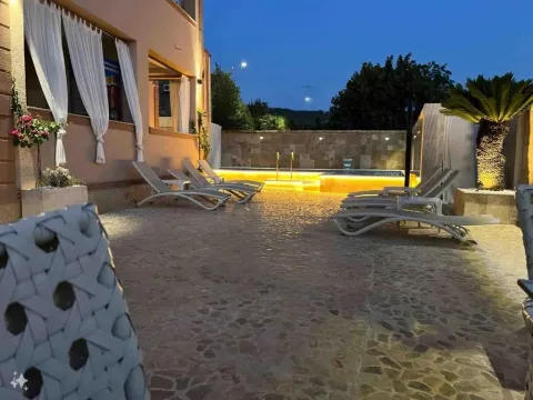 Izdavanje, dvosoban stan, 70m², Lastva Grbaljska, Kotor - image 16